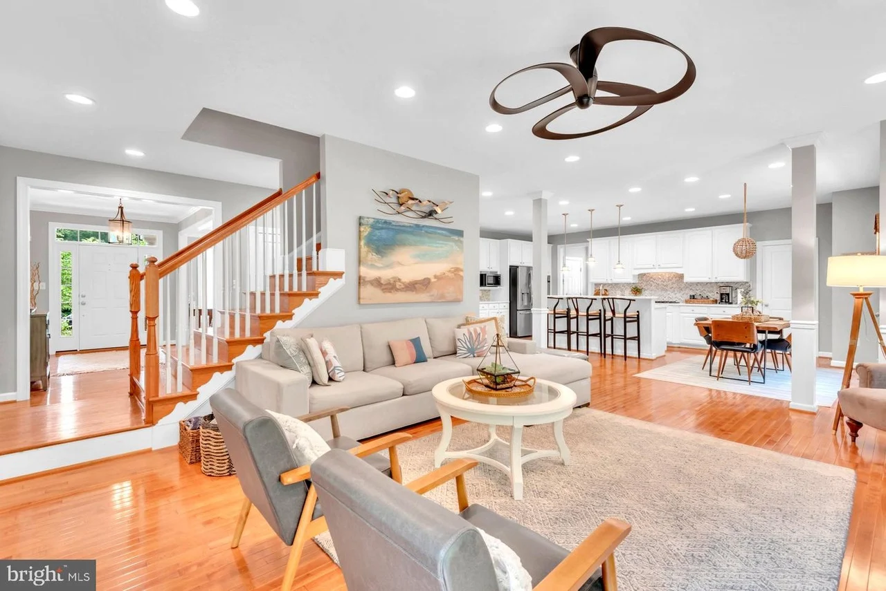 1718 Macoun Ct-2