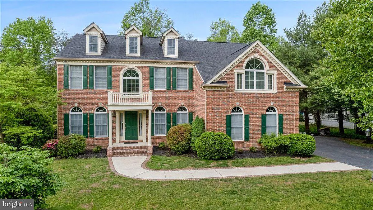 203 Blackhaw Ct-1