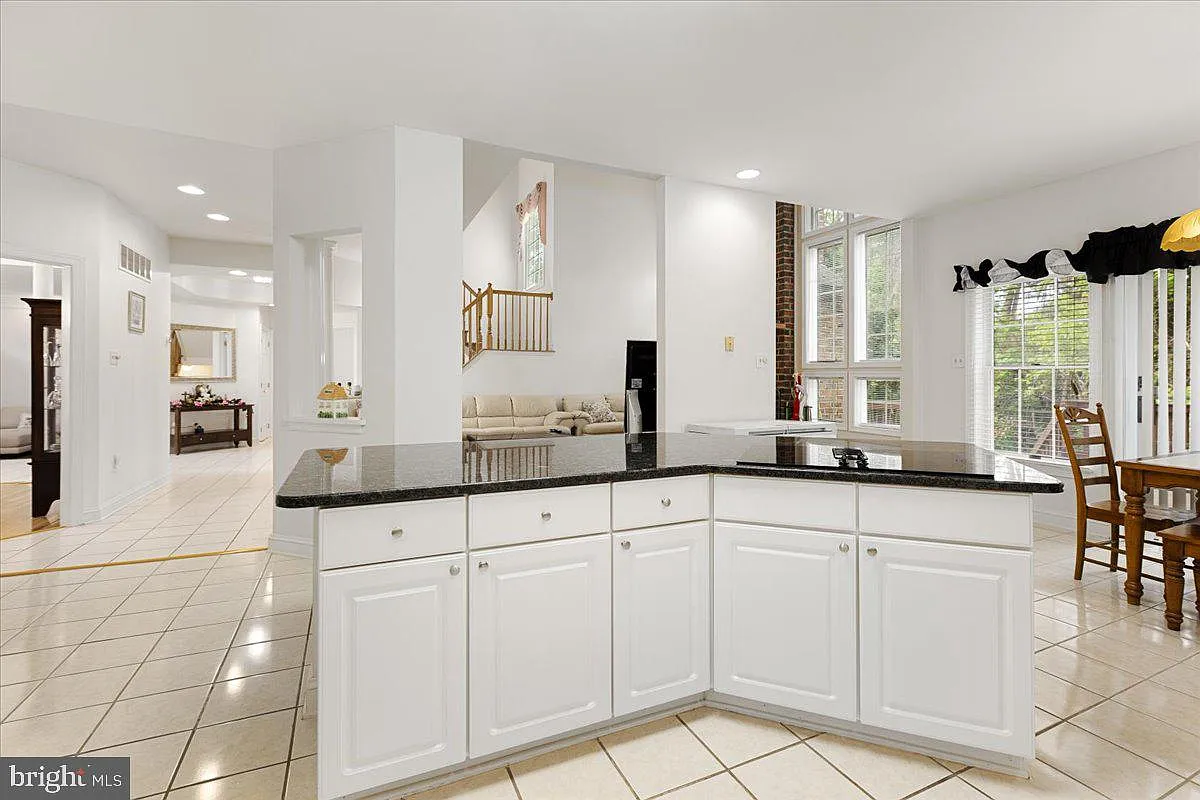 203 Blackhaw Ct-13