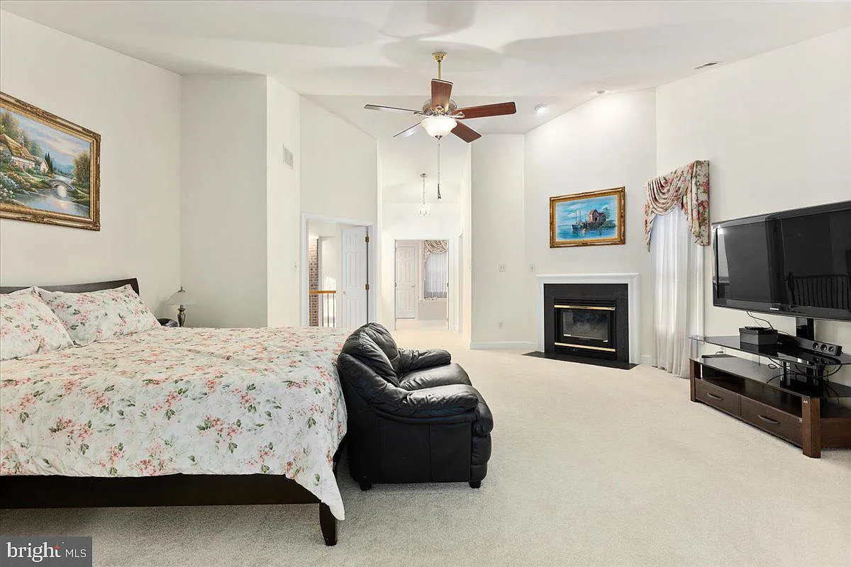 203 Blackhaw Ct-14