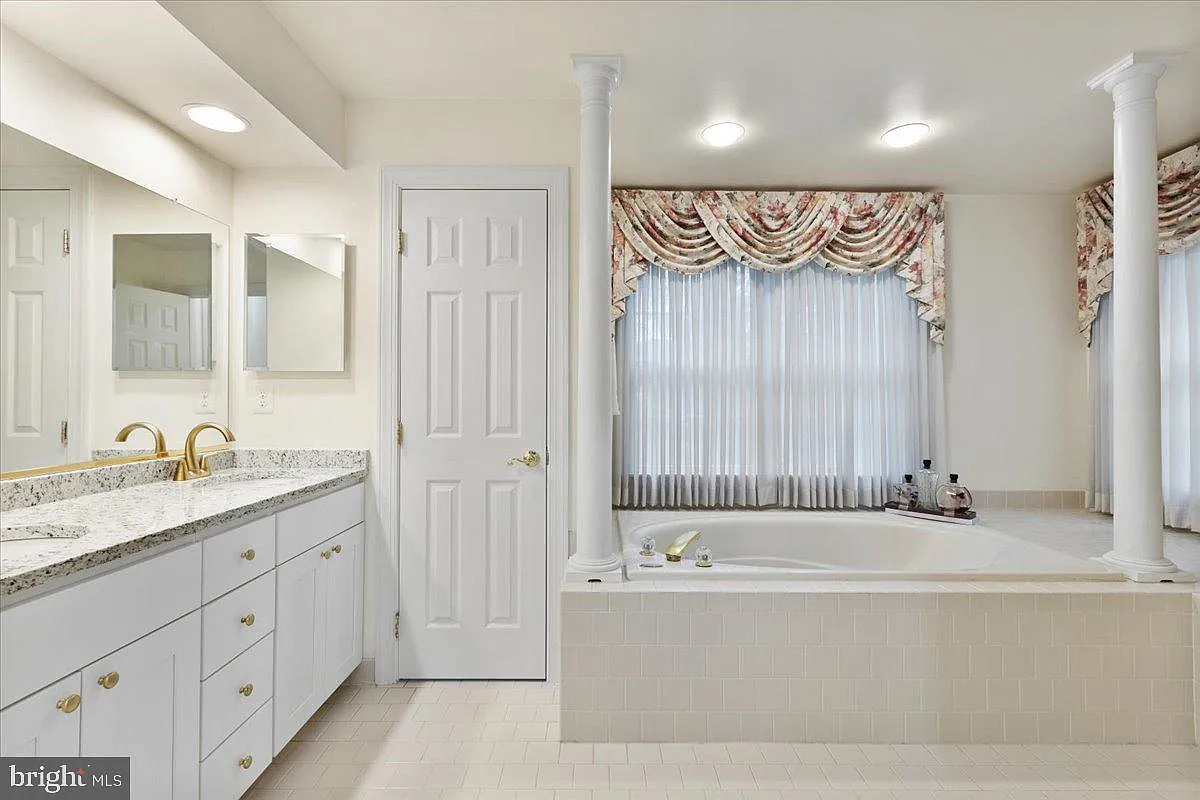 203 Blackhaw Ct-16