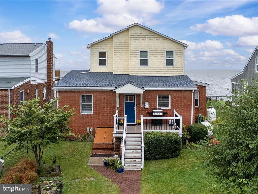 2168 Lake Dr-10