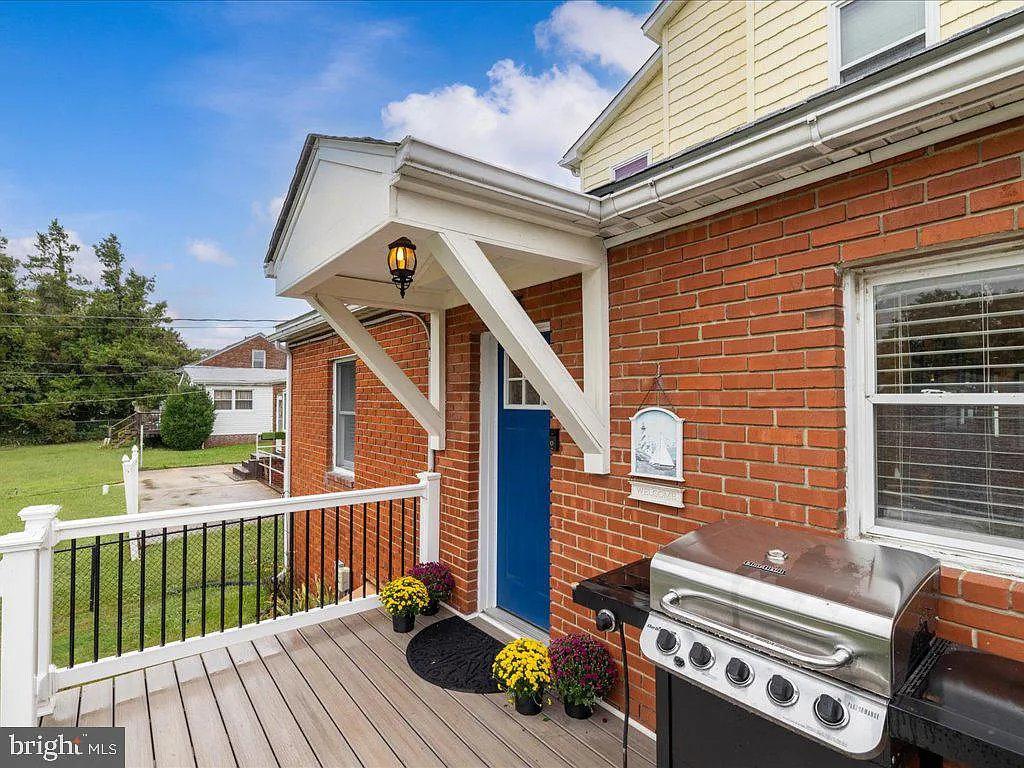2168 Lake Dr-11