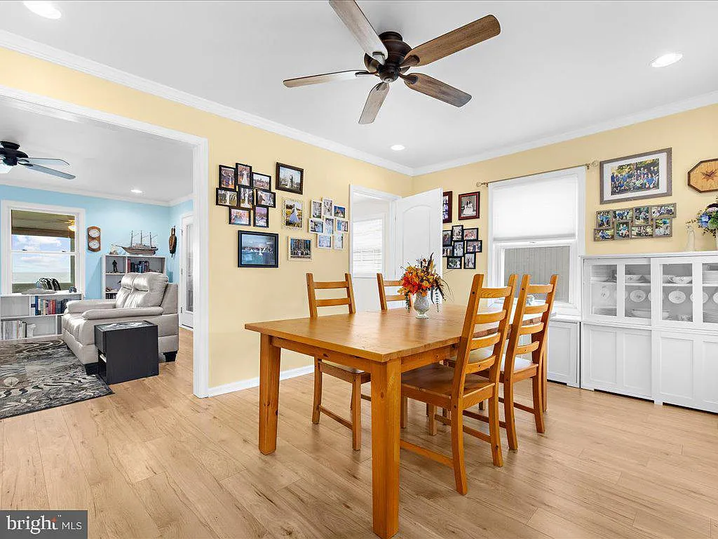 2168 Lake Dr-19