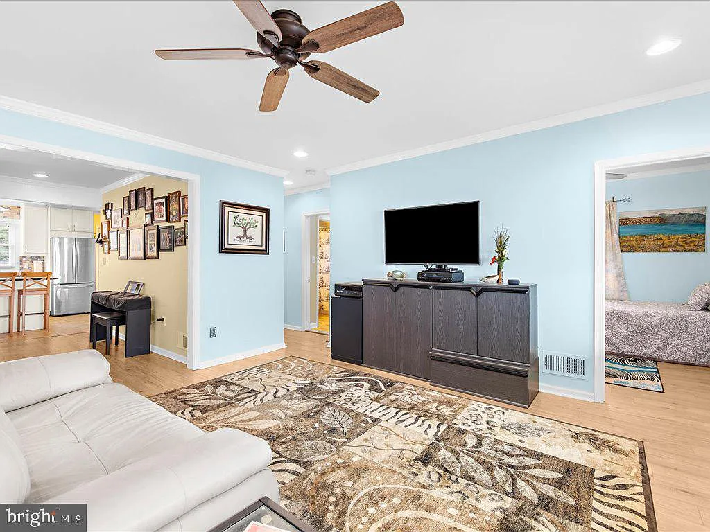 2168 Lake Dr-20