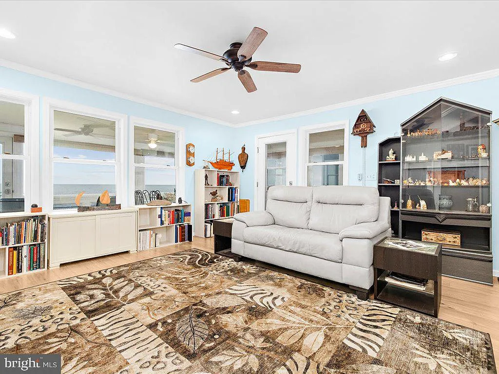 2168 Lake Dr-21