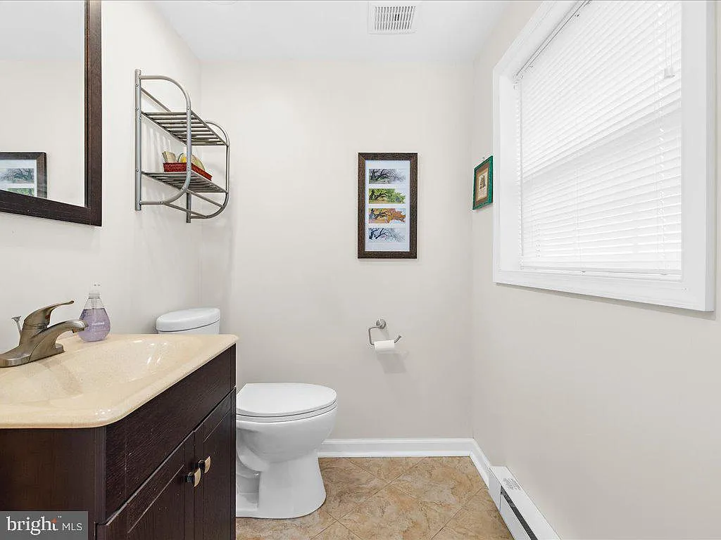 2168 Lake Dr-22