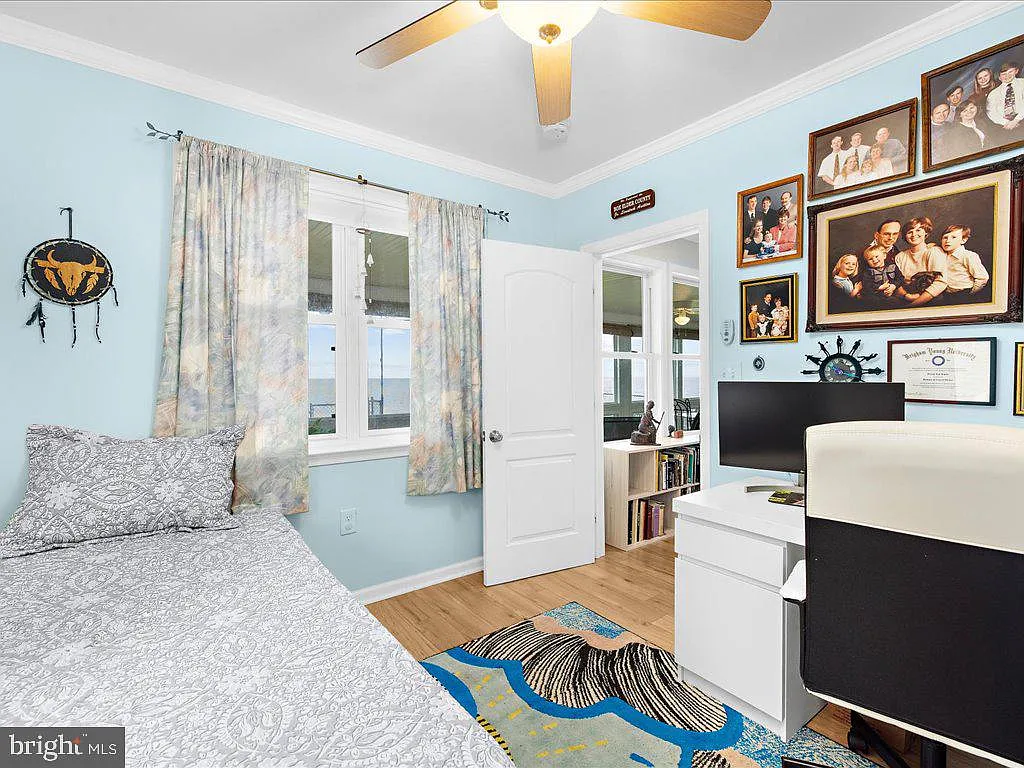 2168 Lake Dr-23