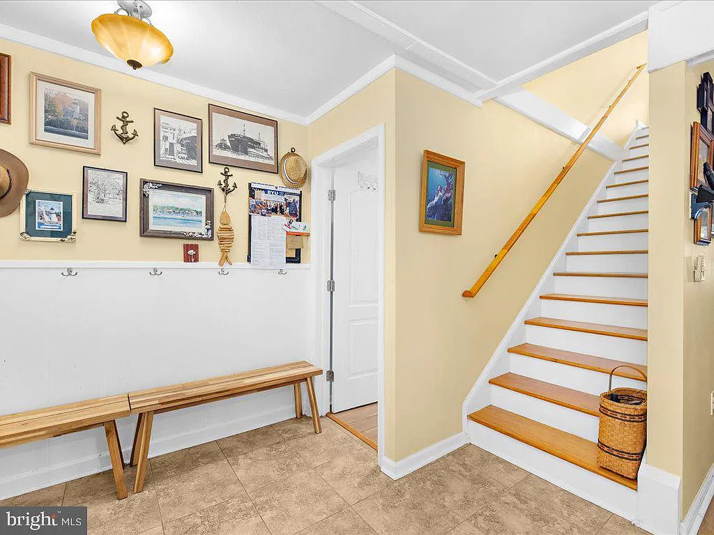 2168 Lake Dr-25
