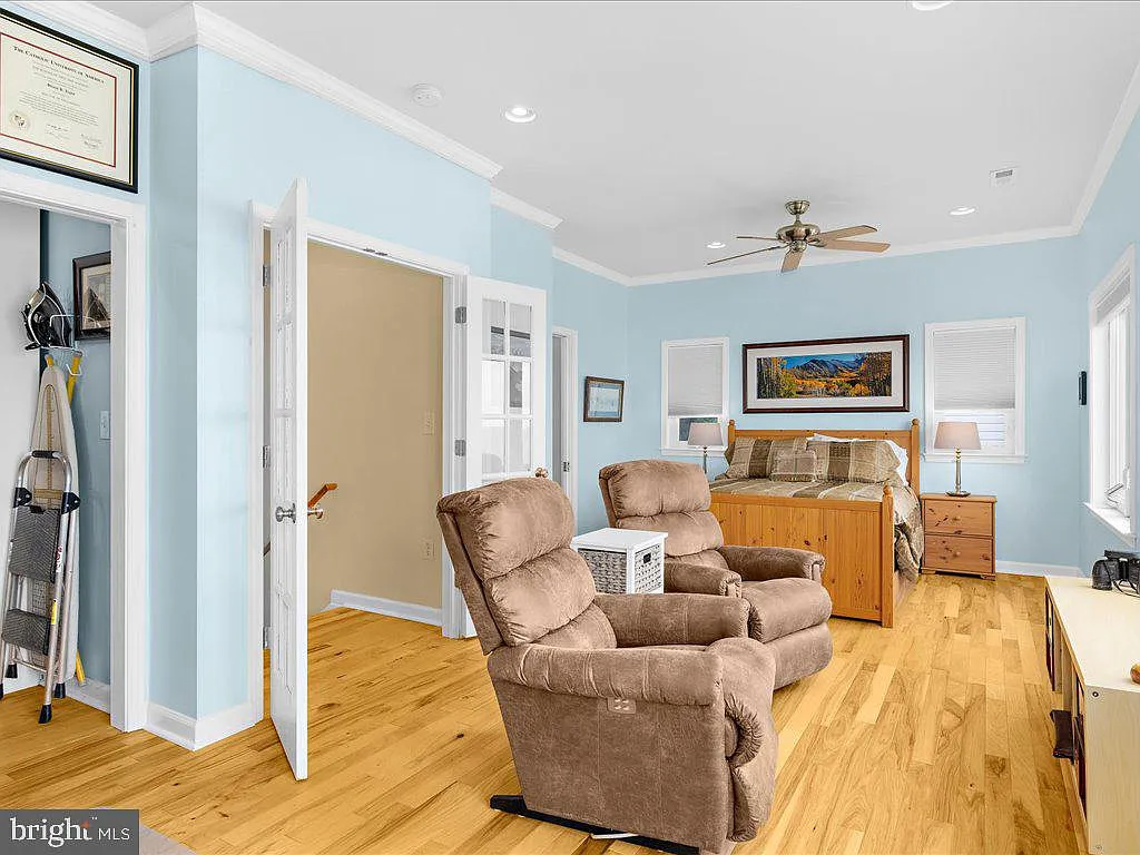 2168 Lake Dr-26