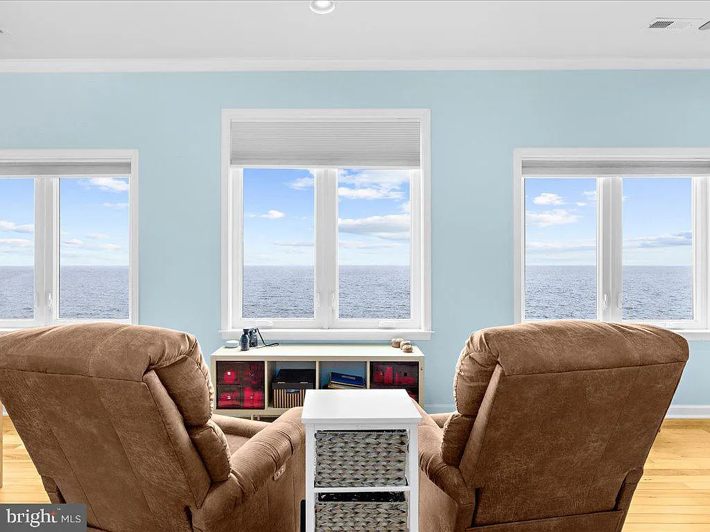 2168 Lake Dr-27