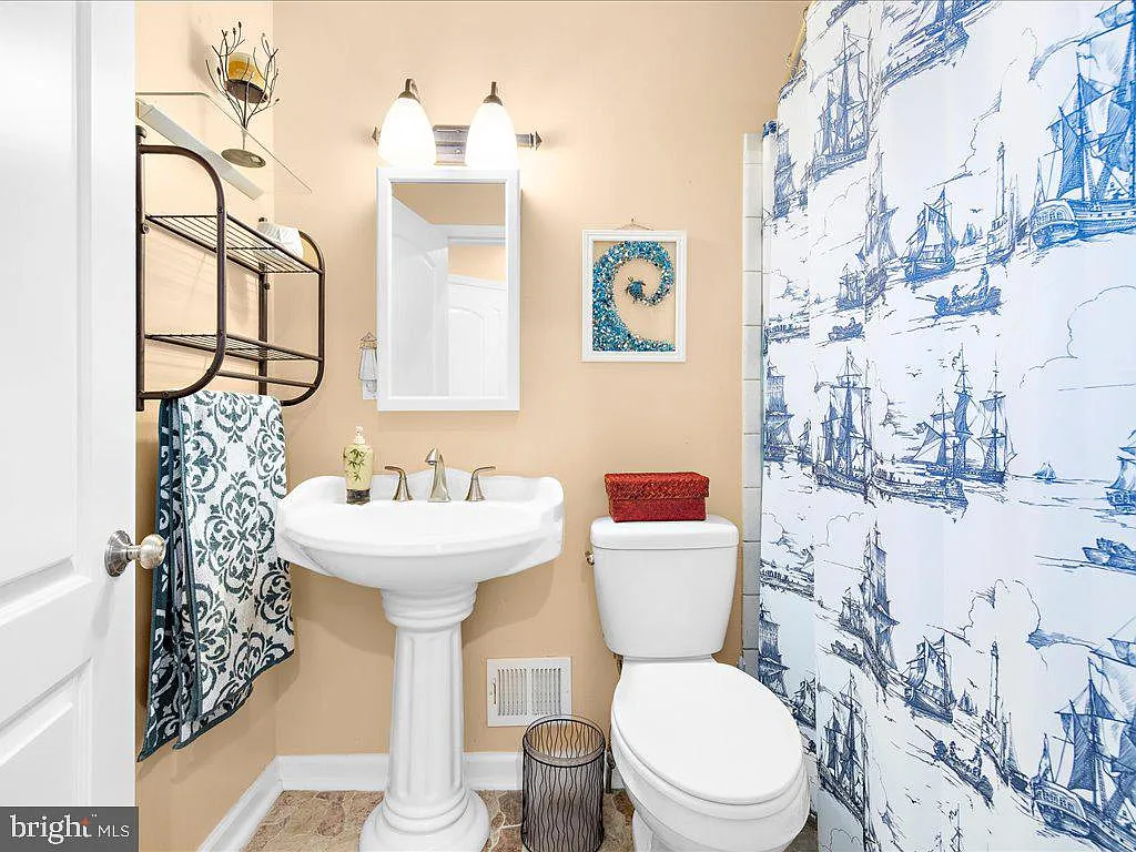 2168 Lake Dr-28