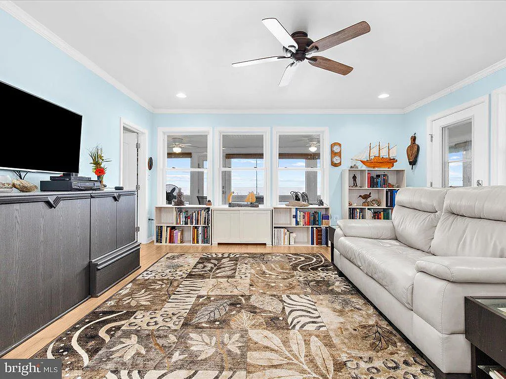 2168 Lake Dr-3