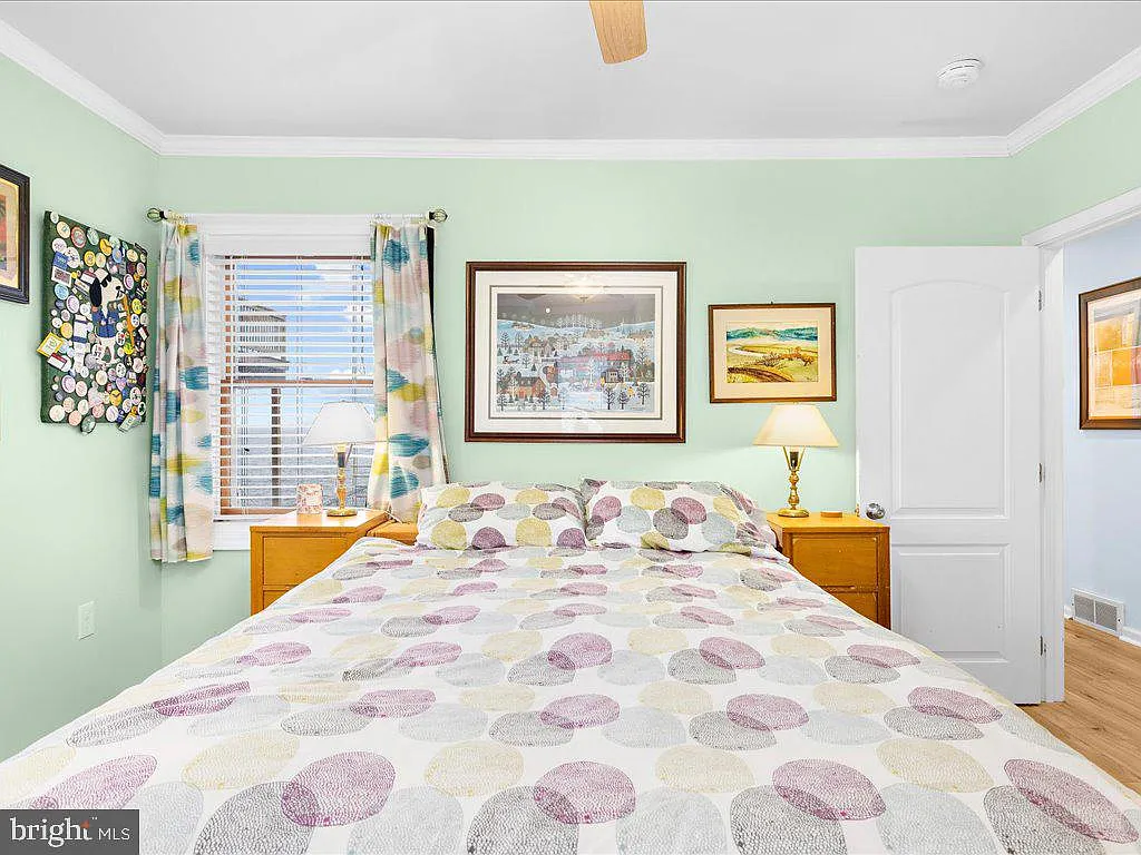 2168 Lake Dr-31