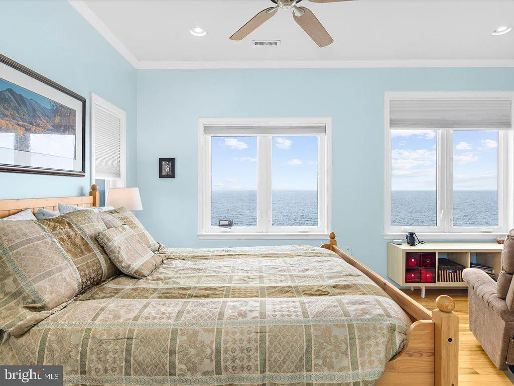 2168 Lake Dr-35