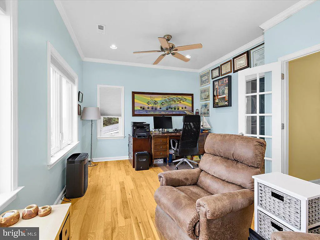 2168 Lake Dr-39