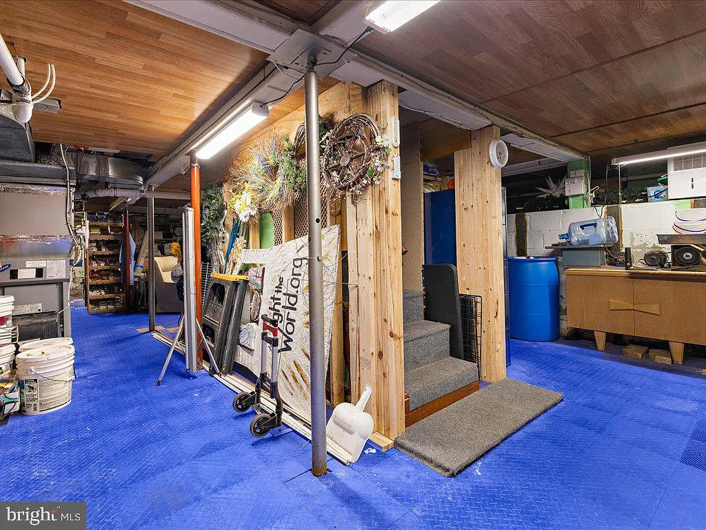 2168 Lake Dr-40