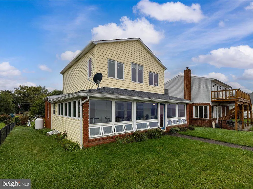 2168 Lake Dr-41
