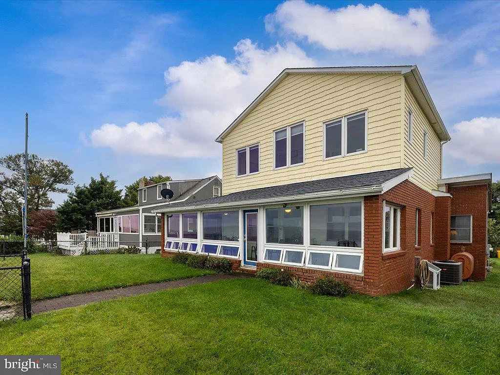 2168 Lake Dr-42