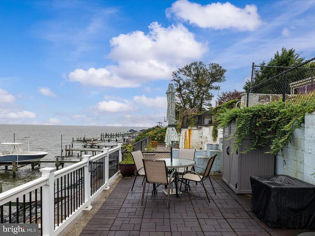 2168 Lake Dr-45