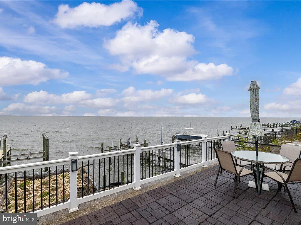 2168 Lake Dr-46