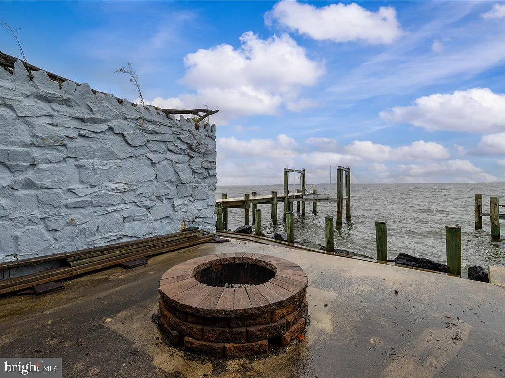 2168 Lake Dr-47
