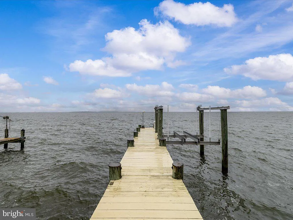 2168 Lake Dr-48