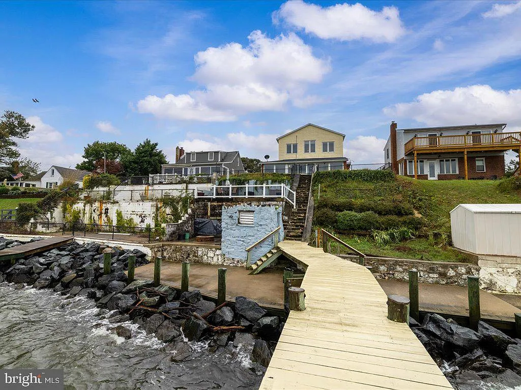2168 Lake Dr-49