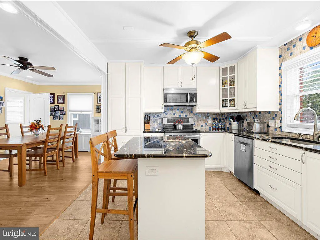 2168 Lake Dr-5