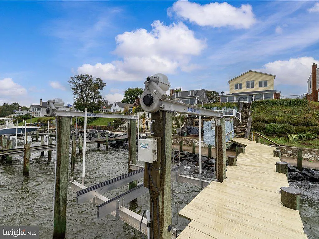 2168 Lake Dr-50