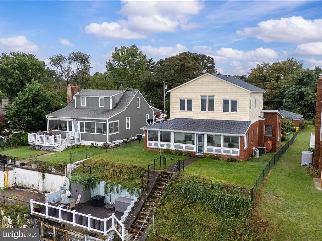 2168 Lake Dr-51