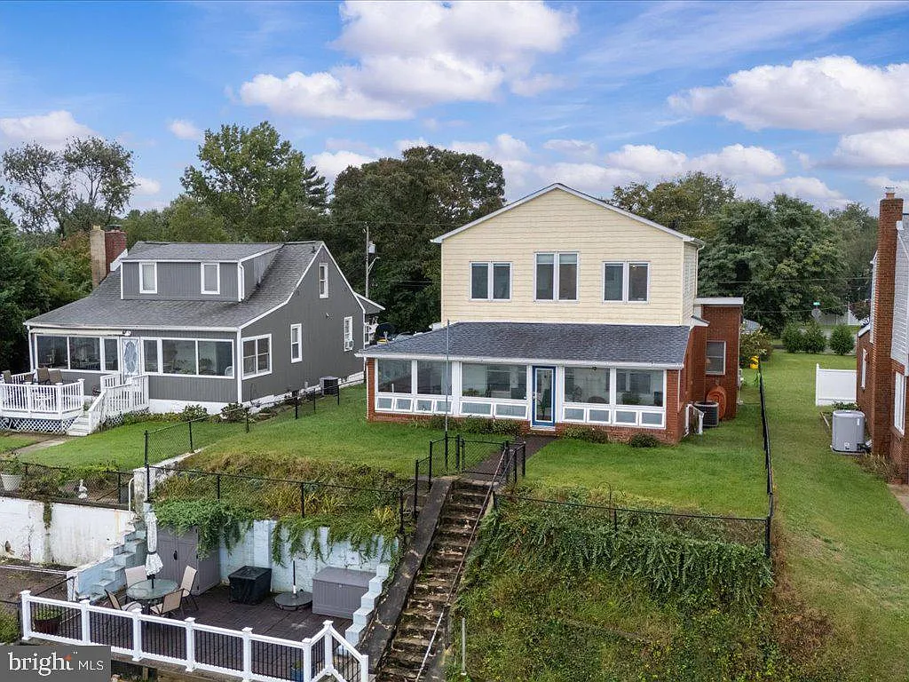 2168 Lake Dr-52