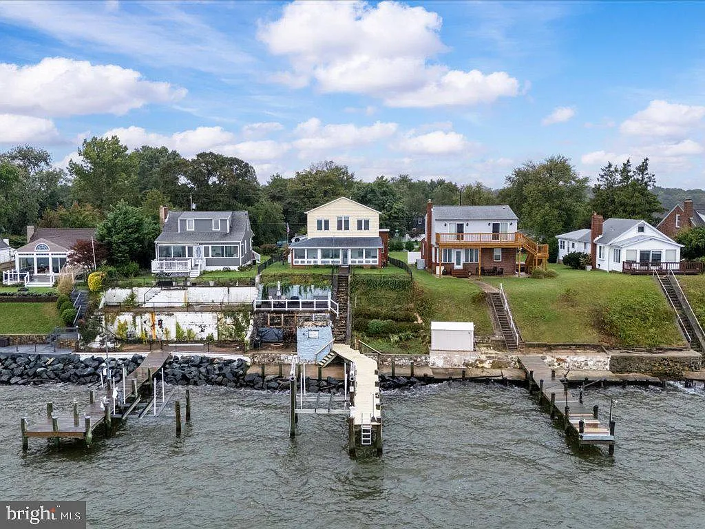 2168 Lake Dr-54