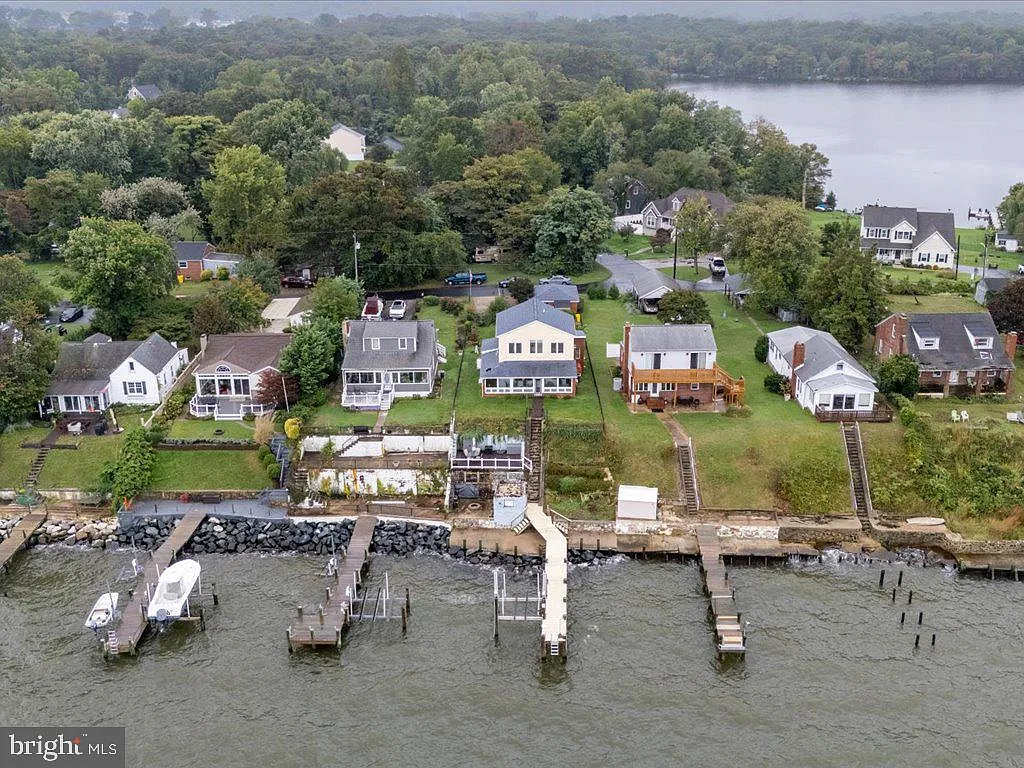2168 Lake Dr-55