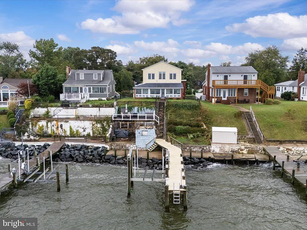 2168 Lake Dr-57