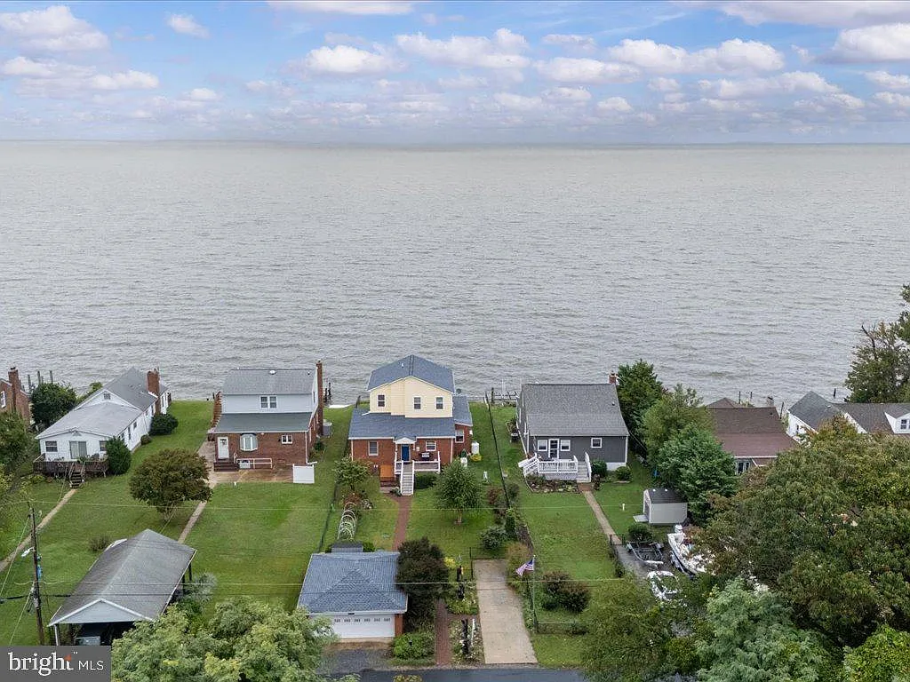 2168 Lake Dr-61