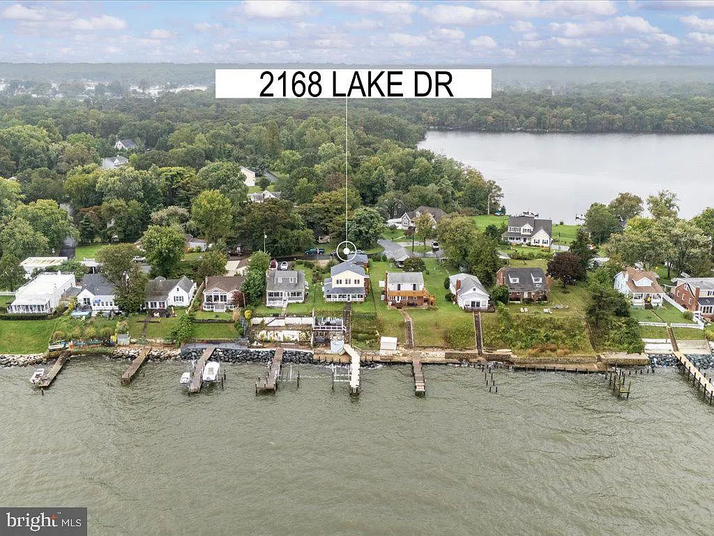 2168 Lake Dr-63