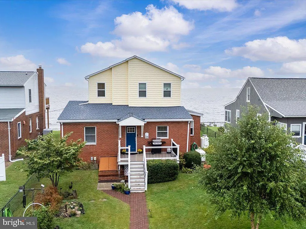 2168 Lake Dr-66