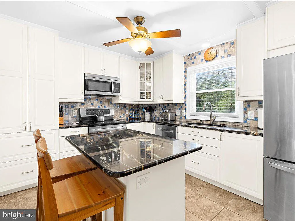 2168 Lake Dr-7