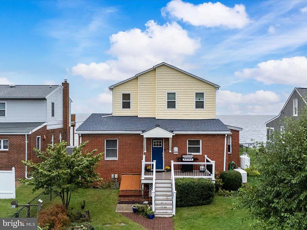 2168 Lake Dr-9