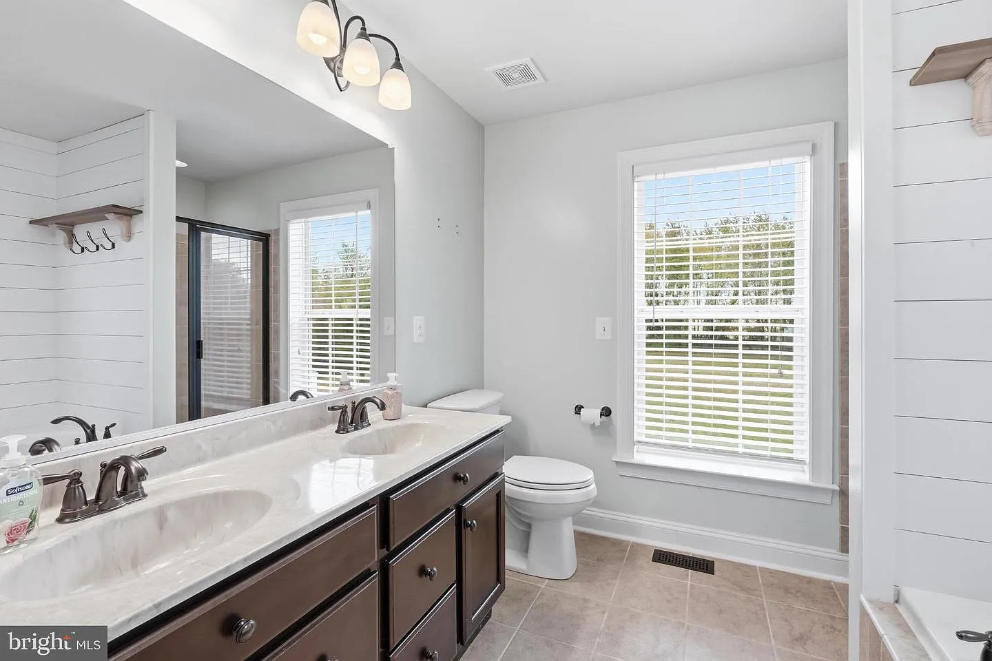 217 Austin Ct-31