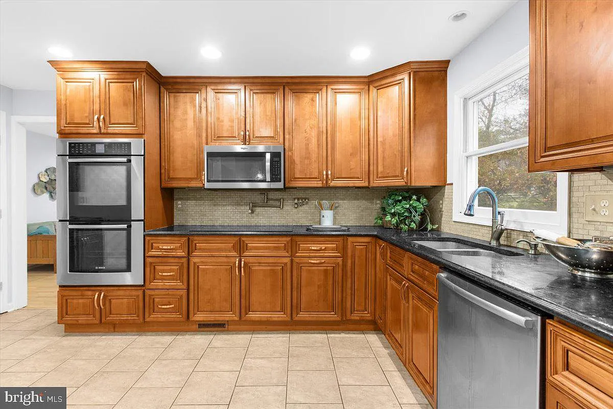 2552 Cheval Dr-8
