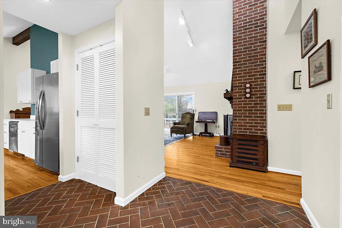 26889 Morgnec Rd-11