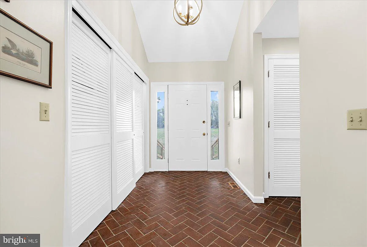26889 Morgnec Rd-12