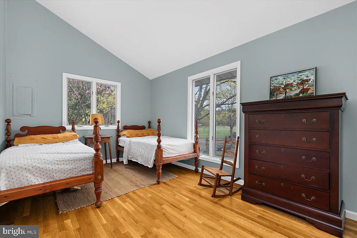 26889 Morgnec Rd-18