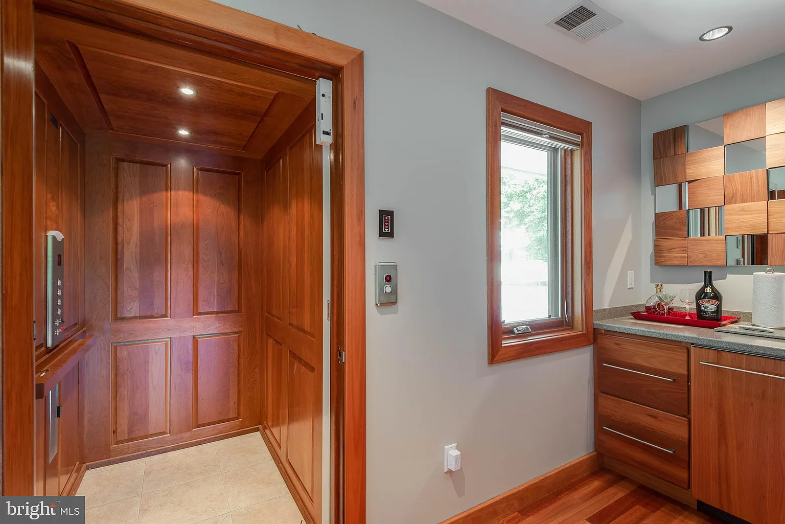 2741 Poplar Ln-9