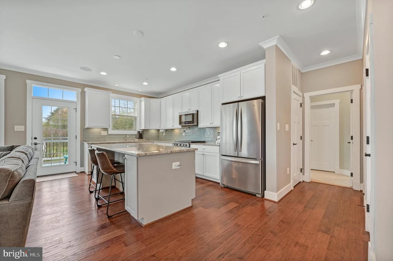 409 Zeman Dr-12