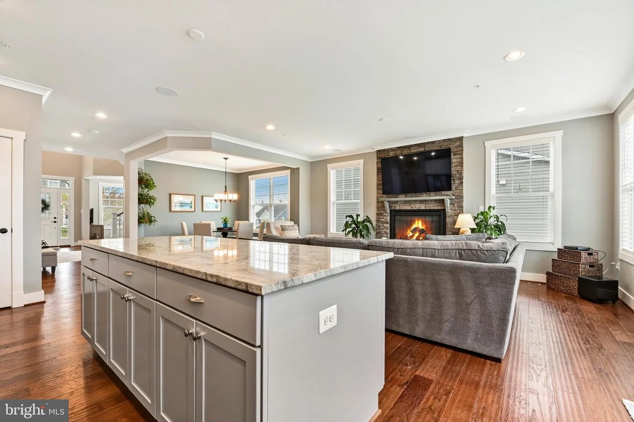 409 Zeman Dr-8
