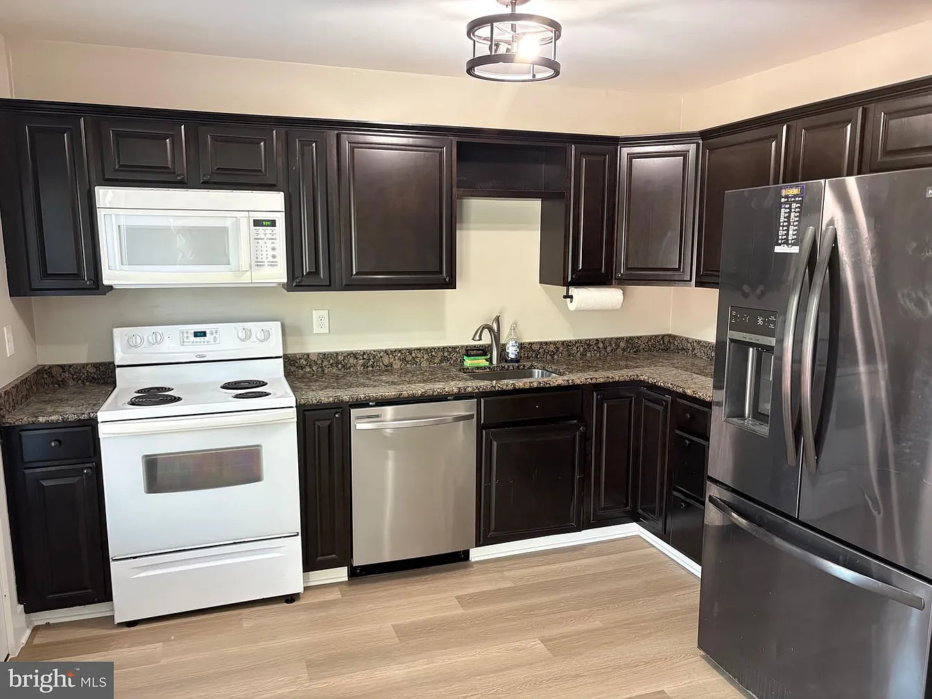 1054 Saybrook Hbr-5