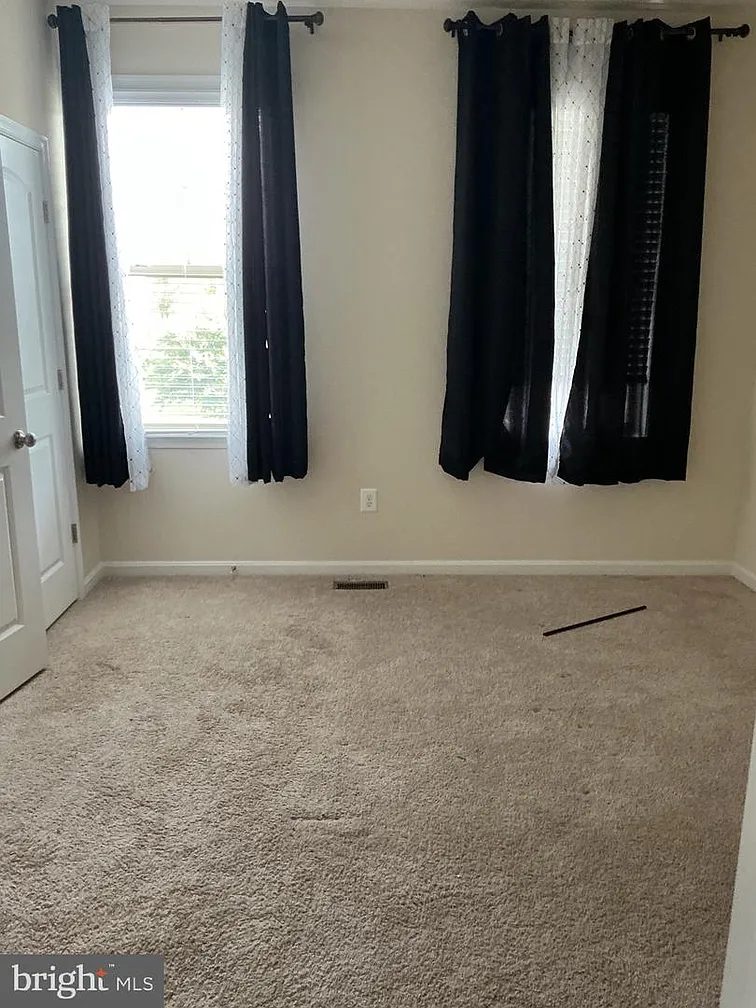 2606 Saint Nicholas Way-10